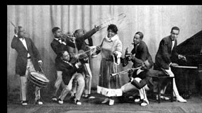 Mamie Smith and the Jazz Hounds (via RedHotJazz)