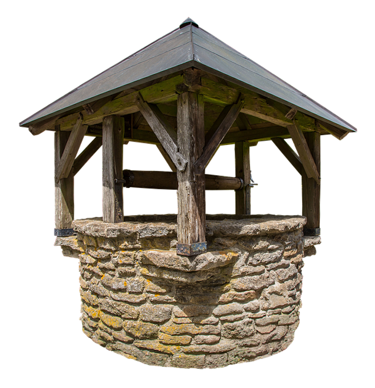 Ancient-looking stone well, with wooden cover/shelter build on top. Image via Bernd via pixaby